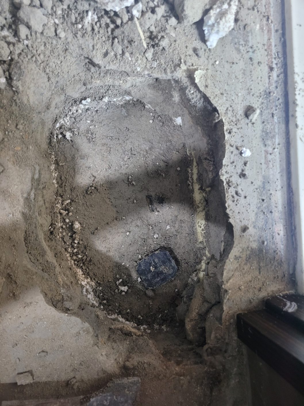 청주시 서원구 분평동 바닥 가장자리를 열어 살핀 상태